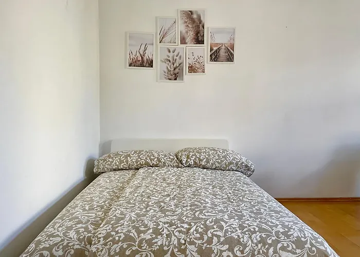 100 M2 Mariahilf With Balcony & Free Parking *